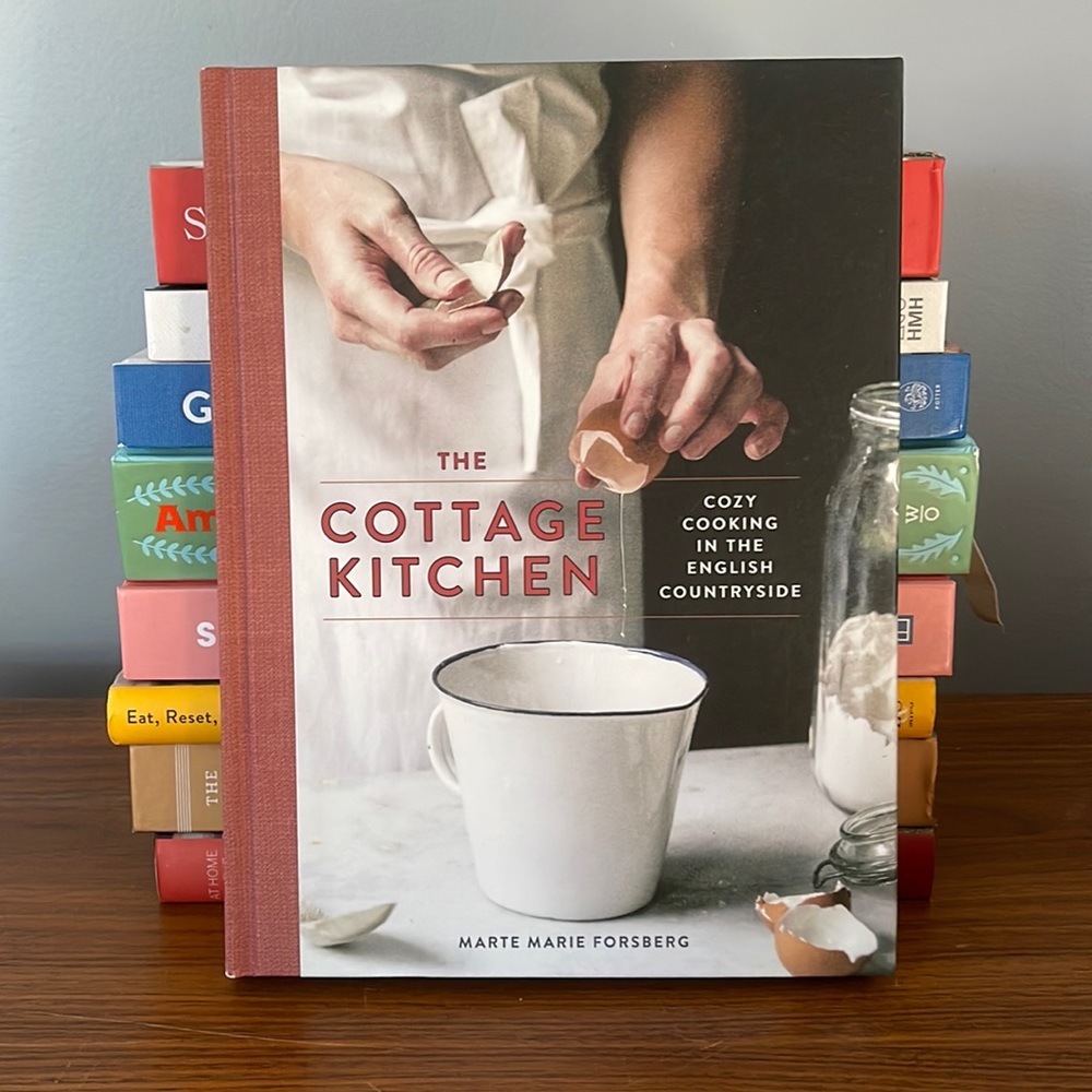 The Cottage Kitchen: Cozy Cooking in the English Countryside: A Cookbook